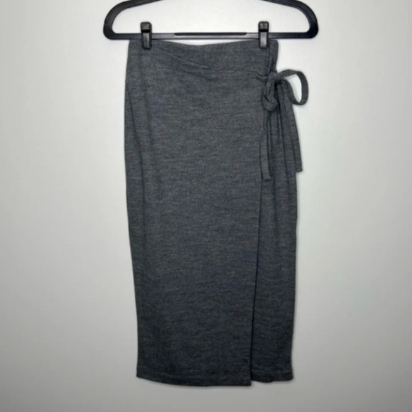 Aritzia Babaton Women's Wool Blend Grey Wrap Skirt Size Small - Picture 3 of 8